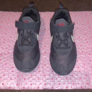 Great Nike boys shoes used